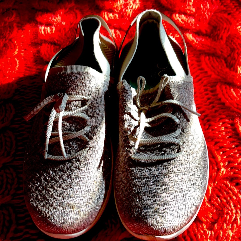 Skechers size 8 Go walk beige sparkles